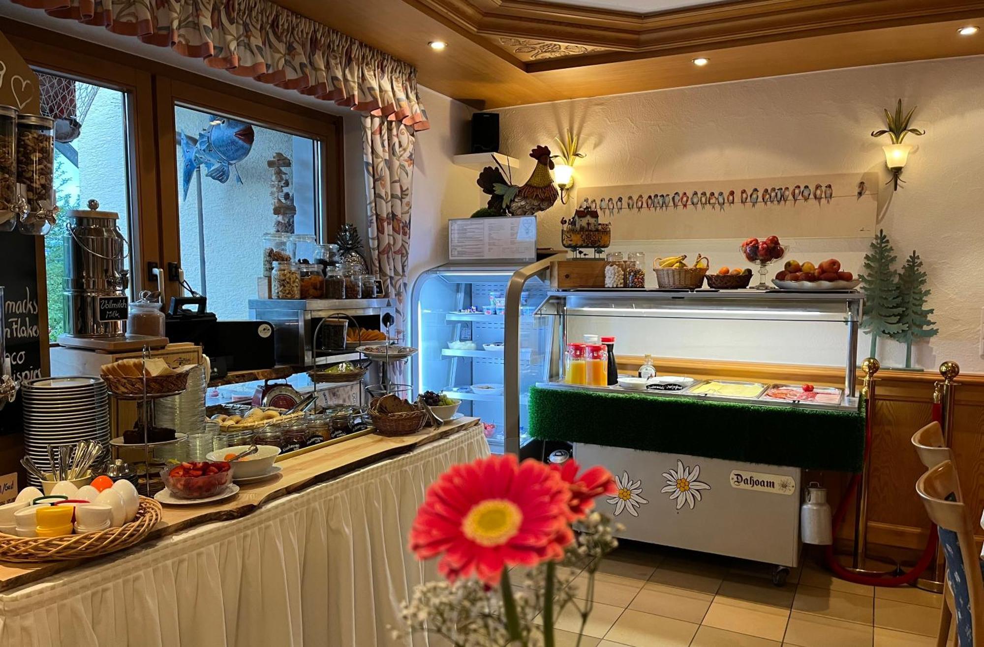 Hotel-Restaurant Berghof Johannesberg Eksteriør billede